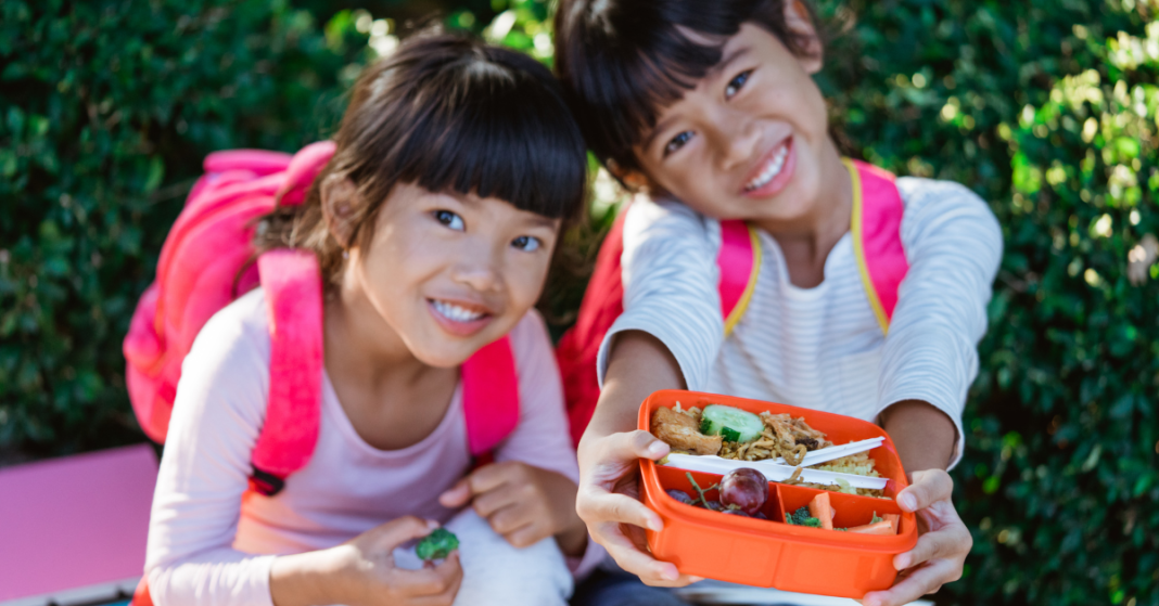 to pack school lunch or not kids eating lunch